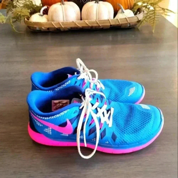 Nike Woman's - Picture 4 of 5